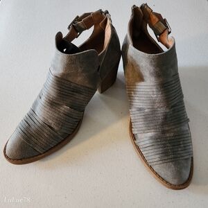 Maurices Gray Women's Ankle Boots 8.5